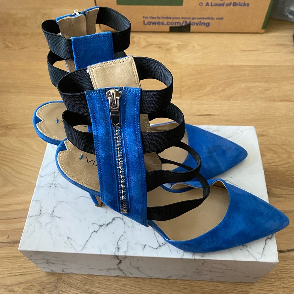 Strappy sandals with heel